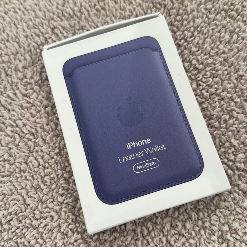 New Apple iPhone MagSafe Wisteria Leather Wallet